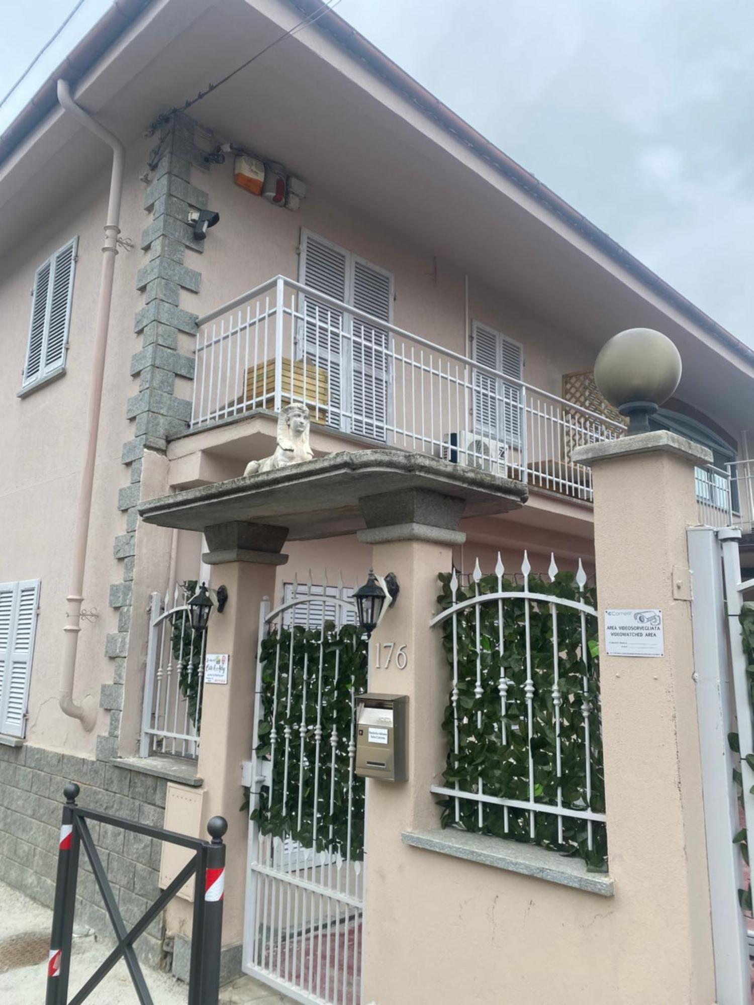 La Casa Di Cate & Adry Bed & Breakfast Envie Exterior photo