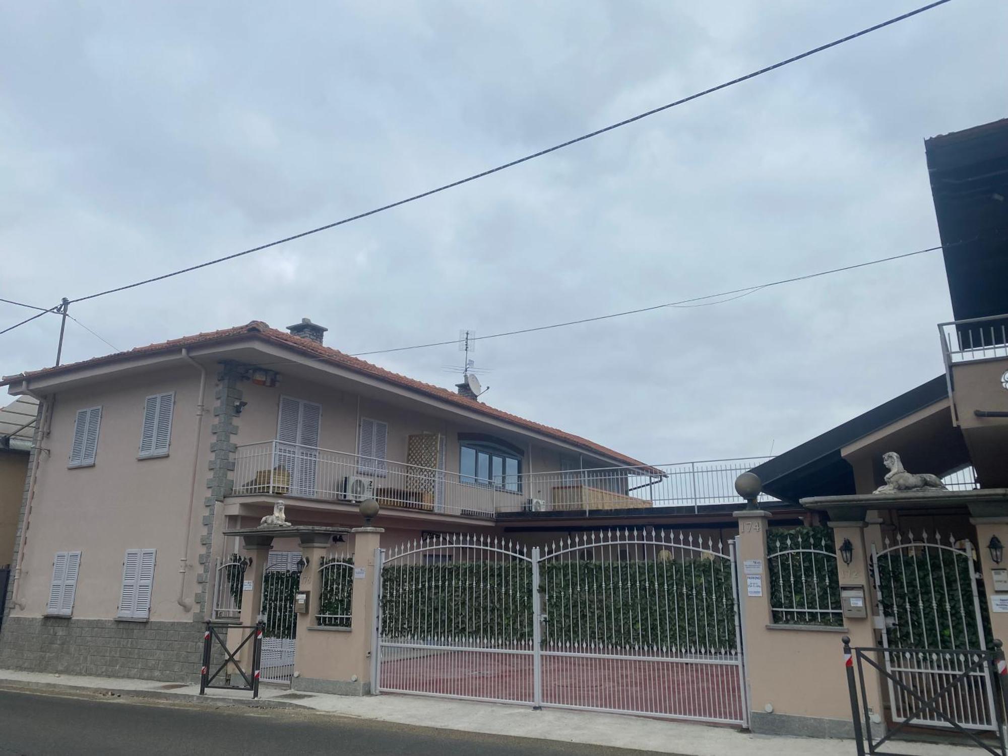 La Casa Di Cate & Adry Bed & Breakfast Envie Exterior photo